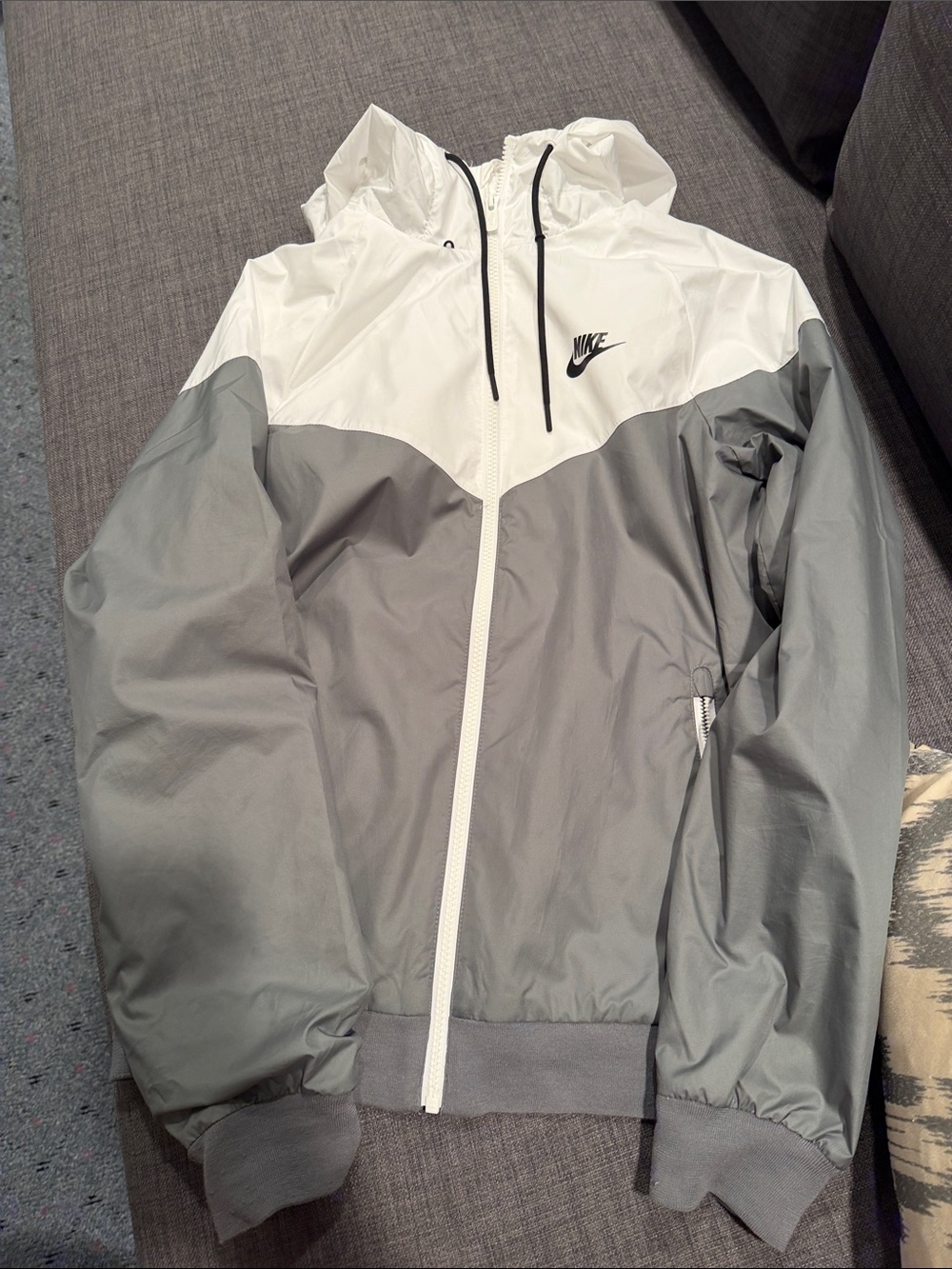 Nike Two-Tone White and Gray Windbreaker Jacket